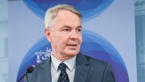Pekka Haavisto löysi Jerin kuorosta! Näin ministerin ja erityisavustajan läheiset välit saivat alkunsa! Pekka Haavisto viihtyy avustajansa kanssa.