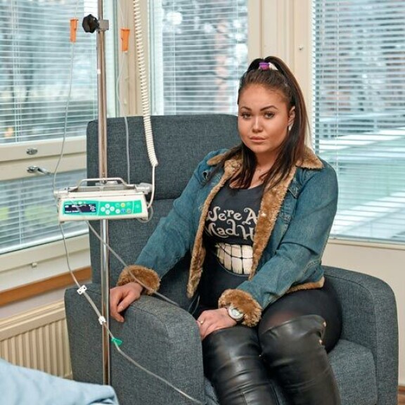 – Huonovointisuuteni ja koronaviruksen takia en ole päässyt käymään vähään aikaan ulkona, Janita suree. – Huonovointisuuteni ja koronaviruksen takia en ole päässyt käymään vähään aikaan ulkona, Janita suree.