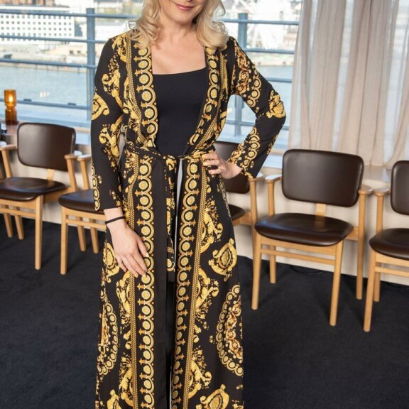 Noora Karma lähetti tukea Janita Lukkariselle. Noora Karma lähetti tukea Janita Lukkariselle.