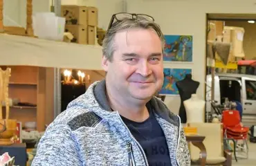 Rolexit joutuvat takariviin! Petri Vuorinen pyörittää koruttoman teollisuushallin kätköissä ainutlaatuista bisnestä! 