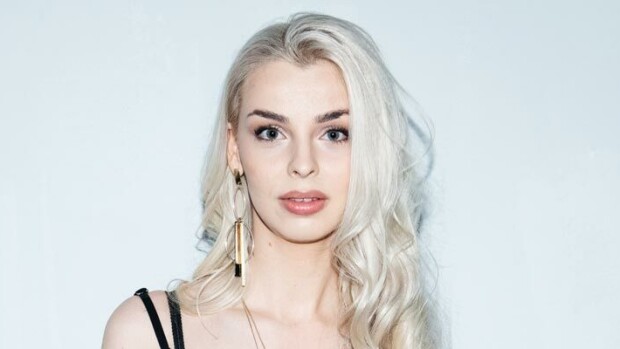 Suhdepaljastus! Miss Suomi -kilpailija Vivian Virkki rakastui Idols-tähteen! Vivian Virkki seurustelee Idols-laulajan kanssa.
