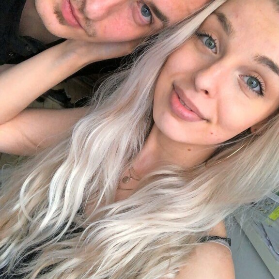 – Olemme pitäneet yhtä jo useita vuosia, Vivian kertoo. – Olemme pitäneet yhtä jo useita vuosia, Vivian kertoo.