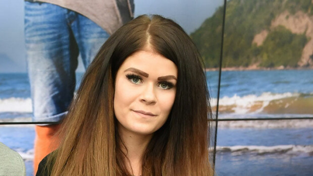 Muistatko tämän seireenin? Viettelee vuorostaan Tinderin puolella - Temptation Island Suomessa varattuna ja sinkkuna ollut Pauliina etsii seuraa suositulla sovelluksella! tis-pauliina