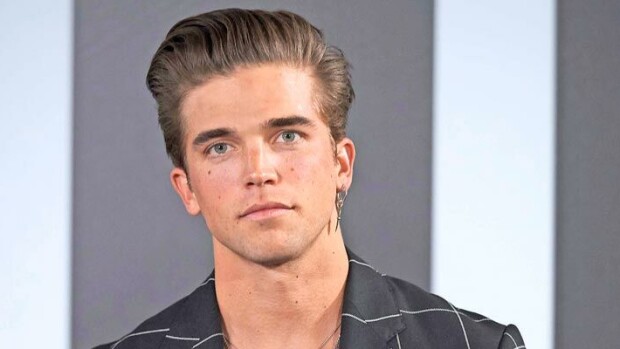 Paljastavat paparazzikuvat Seiskassa! Pahoinpitelystä epäilty River Viiperi pakeni Suomeen äitinsä luo! RIver Viiperi pakeni Suomeen.