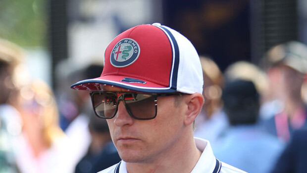 Kimi Räikkönen nukkui päikkäreitä poikansa kanssa - Katso harvinaisen hempeä kuva! Kimi Räikkönen