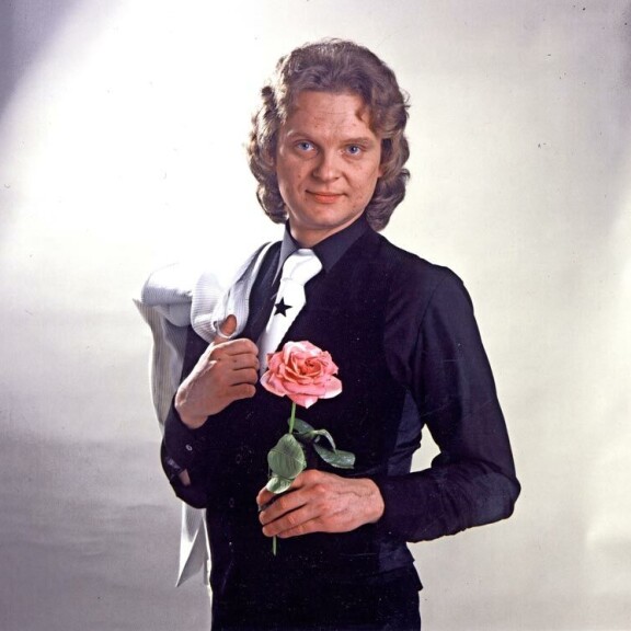 Herkän artistin tyylinäyte 1970-luvulta. Herkän artistin tyylinäyte 1970-luvulta.