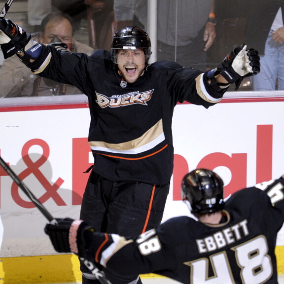 Sami Vatanen ehti nähdä läheltä Teemu Selänteen suuruuden. Finnish Flash paukutti 1451 NHL-runkosarjaottelussa hävyttömät 1457 pistettä. Sami Vatanen ehti nähdä läheltä Teemu Selänteen suuruuden. Finnish Flash paukutti 1451 NHL-runkosarjaottelussa hävyttömät 1457 pistettä.
