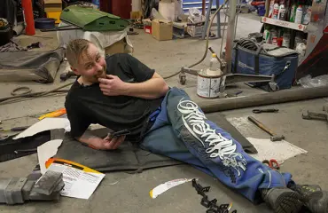 Lauri Huttusen käytös missikisoissa naurattaa kavereita Latelassa: "Missikeisari otti muutaman rohkaisuryypyn liikaa"