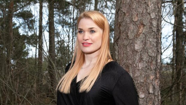 Vuosikymmenen vainoojasta kärsinyt Iida Ketola-Korppila: ”Huolestuttaa, että julkkiksia jahtaavia ihmisiä on vapaalla jalalla!” Iida Ketola