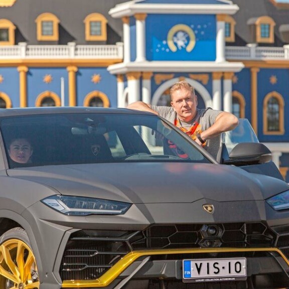 Vesa Keskinen suosii mustaa menopeliä. Vesa Keskinen suosii mustaa menopeliä.