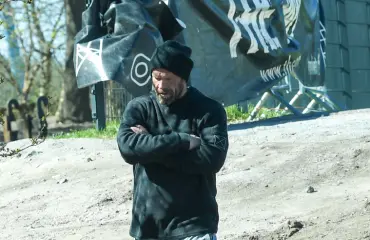 Jere Karalahdelta pääsivät liikennesäännöt unohtumaan – ajeli surutta punaisia päin – paparazzikuvat!