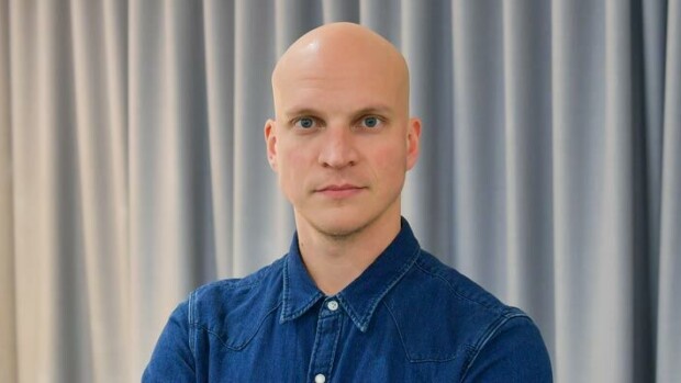 Viikon Kääk!-juorut: Näyttelijä Riku Nieminen ahkeroi Tinderissä – kahvittelua ja kävelyretkiä! RIku Nieminen