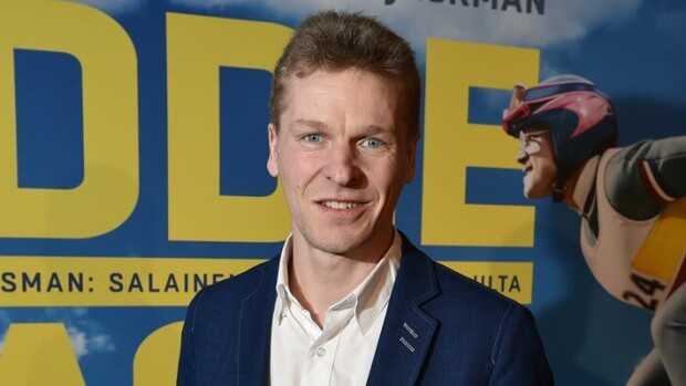 Vakava suhdekriisi! Yksinhuoltajaäidistä eronnut Toni Nieminen asuu työkaverinsa nurkissa – paparazzikuvat! Toni Nieminen