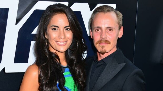 Hups! Huolimattomuutta vai luovuutta? Jasper Pääkkösen tyylikkään Alexandra-rakkaan asun yksityiskohta herätti huomiota – kuvat! Jasper Pääkkönen ja Alexandra