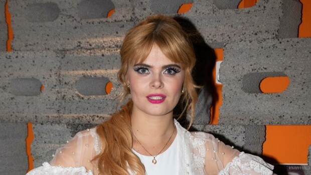 Laulajakaunotar vaikenee Dannystä! Erika Vikman muutti uuteen kotiin – ”Saan treffipyyntöjä naisilta!” Erika VIkman