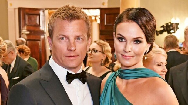 Kimi Räikkösen vaimo on todellinen vauhtipakkaus! Minttu käskytti yli 500-hevosvoimaista Alfa Romeota – kuva! Kimi RÄikkönen ja Minttu Räikkönen.