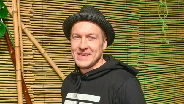 Helsingin tavoitelluin poikamies hurttalenkillä! Ex-NHL-kiekkoilija Niklas Hagmanilla on paksun lompakon lisäksi söpö koira – kuva! Niklas Hagman