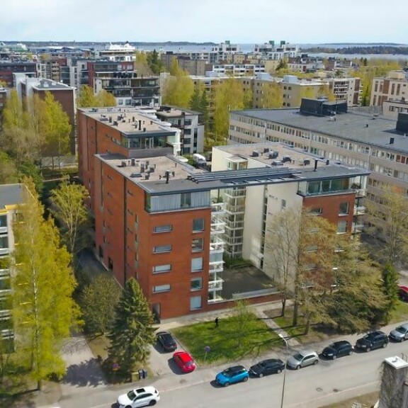 Niklaksen asunto on modernin kerrostalon suurin ja kallein huoneisto. Niklaksen asunto on modernin kerrostalon suurin ja kallein huoneisto.