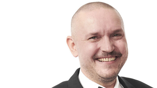 Marco Bjurströmin nuorena kuolleen Janek-veljen vaimo kirjoitti koskettavasti Janekin viimeisistä sanoista ja hetkistä - '10 minuuttia ennen kuolemaansa hän otti kädestäni kiinni' janek bjurström
