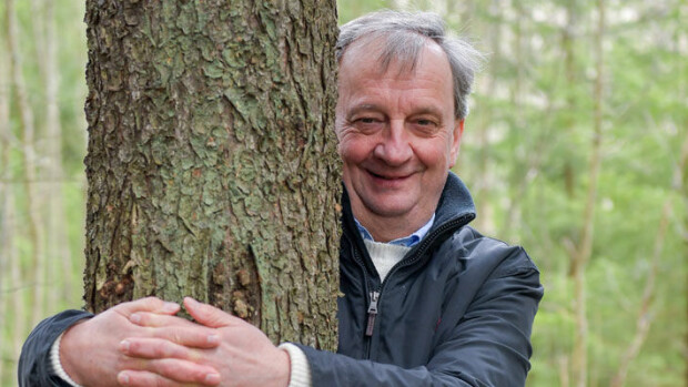 Hjallis Harkimon Leo-poika valmistui koulusta Yhdysvalloissa - Hjallis julkaisi tuoreen kuvan: ”Ette voi kuvitella, kuinka ylpeä isä on!” hjallis harkimo