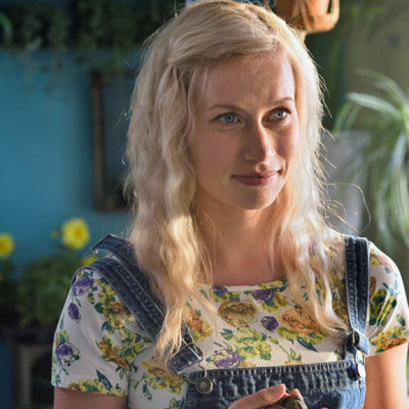 Minka Kuustonen näyttelee Hevi Reissu -leffassa Miiaa.; minka