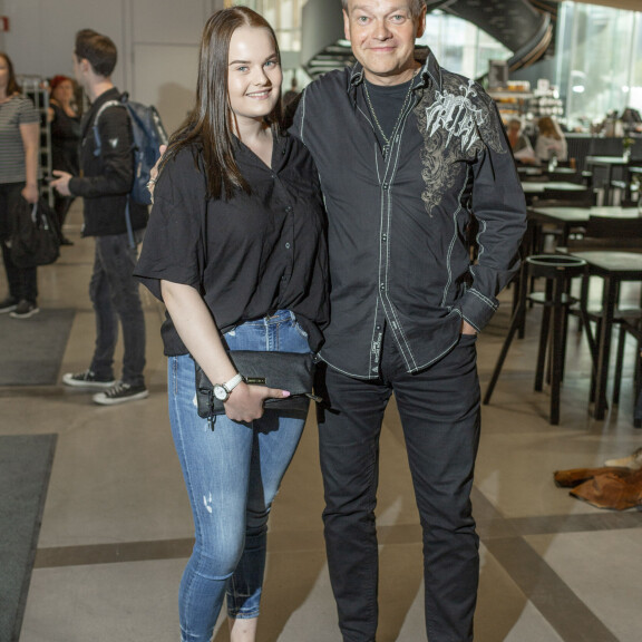 ”Sanat eivät voi edes kuvailla tuskaa” - 50-vuotiaana kuolleen Kirsi Westerlundin Bella-tyttäreltä herkkä kirjoitus edesmenneelle äidilleen Bella ja Kurre Westerlund