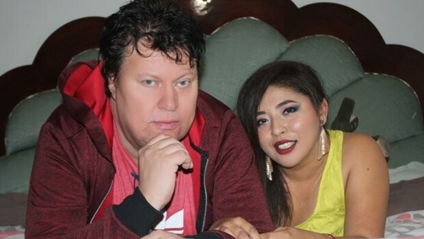 Kuvat! Meksikoon kotiutunut hevitähti Timo Tolkki asuu ökyasunnossa Ingrid-rakkaansa kanssa – ”Harrastamme hanky pankya!” Timo Tolkki