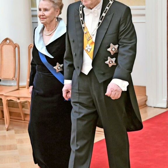 Martti ja Eeva Ahtisaari ovat olleet naimisissa 52 vuotta. Heillä on yksi poika, it-alalla vaikuttava Marko Ahtisaari, 51. Martti ja Eeva Ahtisaari ovat olleet naimisissa 52 vuotta. Heillä on yksi poika, it-alalla vaikuttava Marko Ahtisaari, 51.