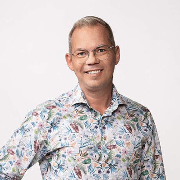 Yllätysosallistuja Ensitreffit alttarilla -ohjelmassa  - puolisoaan pettänyt TIS-Jape etsii nyt seikkailunhaluista naista t