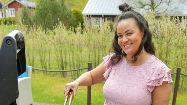 Oho! Lola Odusoga savusti ravintolassa sytkärillä salaa vaahtokarkkeja – ”Menköön nuoruuden piikkiin!” Lola Odusoga
