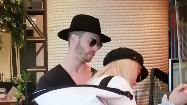 Love Island-Jennin mysteerimieheksi paljastui toinen tosi-tv-naama – BB-Eetu tunnistautui seuralaiseksi: 'Moni on sanonut meille, että sovitaan tosi hyvin yhteen!' Bb-EEtu ja LI-Jenni