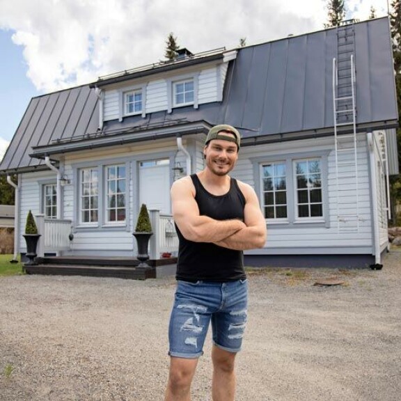 Tommi löytää koronapandemiasta myös positiivisia puolia. – Nyt on ollut enemmän aikaa auttaa vanhempiani. Lisäksi olen kuntoillut paljon enemmän kuin yleensä. Tommi löytää koronapandemiasta myös positiivisia puolia. – Nyt on ollut enemmän aikaa auttaa vanhempiani. Lisäksi olen kuntoillut paljon enemmän kuin yleensä.