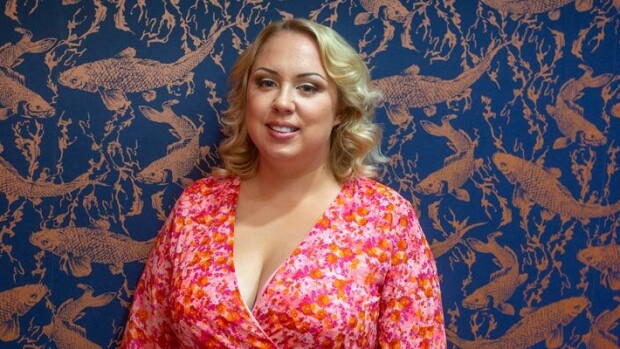 Henna Kalinainen avautuu julkisuuden varjopuolista – kohukaunotar sairastui masennukseen: ”Lääkitsin juomalla alkoholia!” Henna Kalinainen