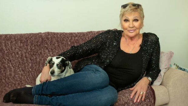 Hannele Lauri ei osaa olla erossa rakkaasta lemmikistään – ”Olen antautunut täysin Nancyn palvelijaksi!” Hannele Lauri
