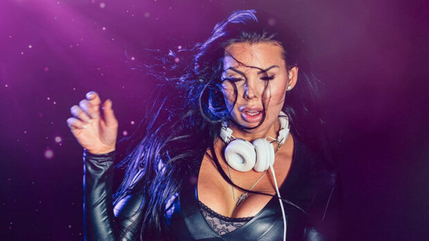 Oho, kohukaunotar Suvi Pitkänen debytoi artistina: mutta uudella kappaleella laulaa ihan joku muu kuin Suvi - kuuntele! Suvi Pitkänen