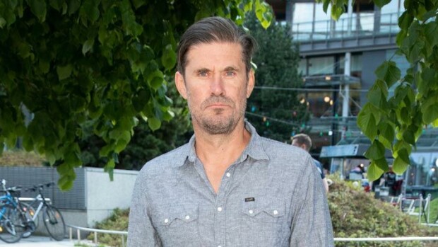 Sisäkatto romahti! Tommi Korpela televisiosta tutun mökkinsä vaurioista: ”Saadaan varmasti kuntoon!” Tommi Korpela