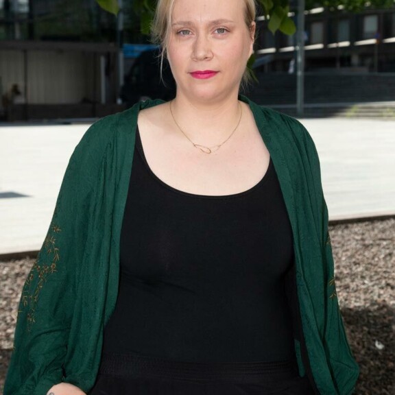 Sisäkatto romahti! Tommi Korpela televisiosta tutun mökkinsä vaurioista: ”Saadaan varmasti kuntoon!” Ulla Heikkilä