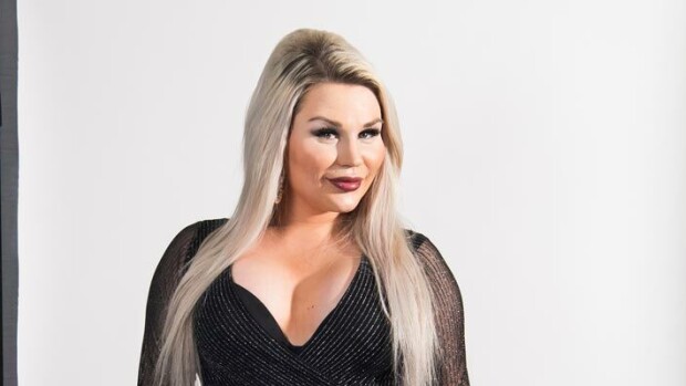 Sukupuolensa korjauttanut Sofia Hult hukkuu seksiviesteihin: Pitsalaatikon kansissa ehdotuksia! Sofia Hult