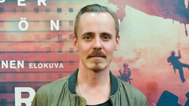 Mökki yhä rakentamatta! Jasper Pääkkönen osti arvotontin entiseltä sotilassaarelta – naapuri ihmeissään: ”Kovaa melua oli alkuun…!” Jasper Pääkkönen