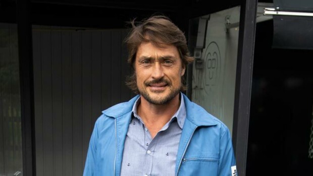 Raju rallikolarikolari ja vuosittaisia kesäbileitä! Näin 50 vuotta täyttävä kiekkolegenda Teemu Selänne on kohauttanut Seiskassa! Teemu Selänne