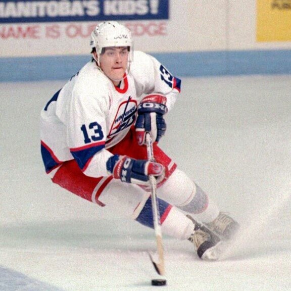 Raju rallikolarikolari ja vuosittaisia kesäbileitä! Näin 50 vuotta täyttävä kiekkolegenda Teemu Selänne on kohauttanut Seiskassa! Teemu Selänne