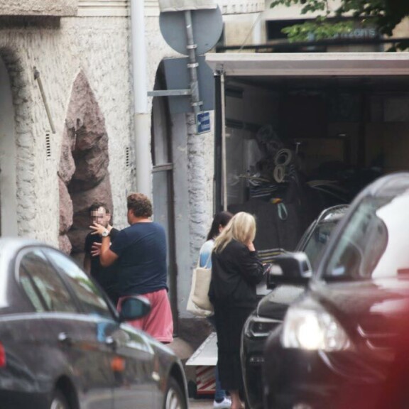 Tavarat varastoon! Sami Hedbergillä ja Saija Tuupasella mystinen muutto – kuva! Sami Hedbergin muutto.