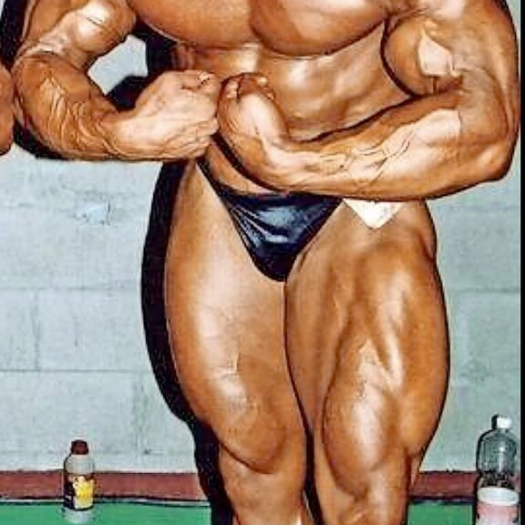 Aktiiviuransa aikana Boogie voitti IFBB:n kilpailuissa seitsemän suomenmestaruutta ja WPF-liiton puolelle kaksi EM-kultaa ja kaksi MM-hopeaa. Aktiiviuransa aikana Boogie voitti IFBB:n kilpailuissa seitsemän suomenmestaruutta ja WPF-liiton puolelle kaksi EM-kultaa ja kaksi MM-hopeaa.