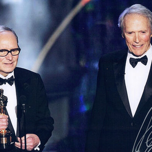 Elokuvamusiikin jättiläinen sai arvoisensa henkilökuvan – dokumentti Ennio Morriconesta on tyhjentävä kokemus Ennio Morricone & Clint Eastwood