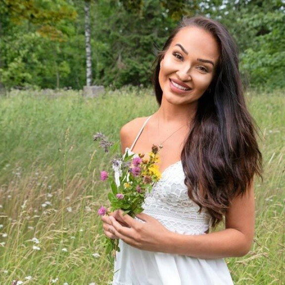 Ex-missi haluaisi elää ilman julkisuuden tuomaa taakkaa. Ex-missi haluaisi elää ilman julkisuuden tuomaa taakkaa.