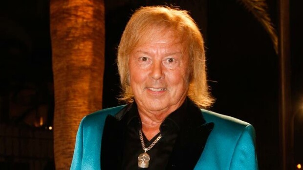 Danny yhdistettiin lähes 60 vuotta nuorempaan kaunottareen – näin laulajalegenda kommentoi naiskuvioitaan! Danny