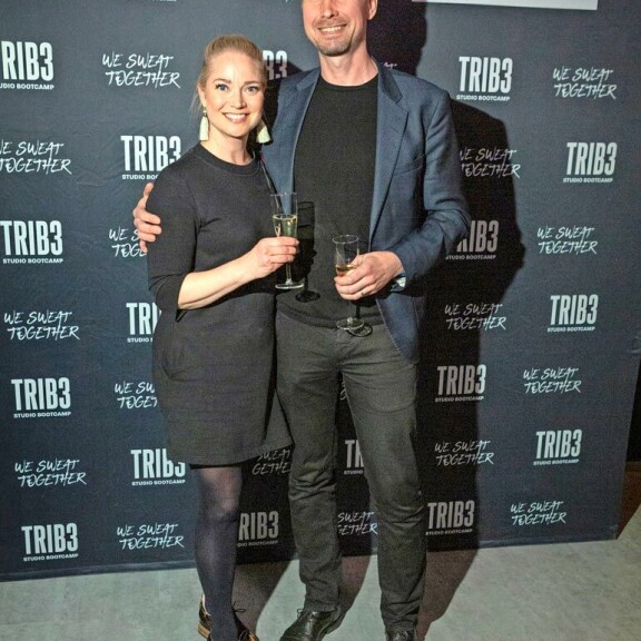 Pippa ja Markku ovat olleet yhdessä vuodesta 2001 lähtien. Naimisiin he menivät vuonna 2003. Pippa ja Markku ovat olleet yhdessä vuodesta 2001 lähtien. Naimisiin he menivät vuonna 2003.