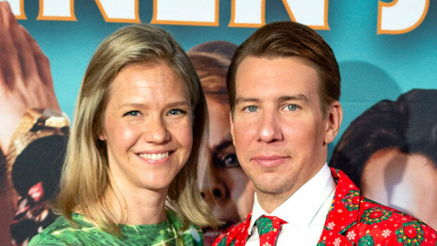 Jättiyllätys MTV3:n keskusteluohjelmassa - Aku Hirviniemi ja Sonja Kailassaari: Kihlat! 'Kosin Kinder-munasormuksella!' Aku Hirviniemi ja Sonja Kailassaari