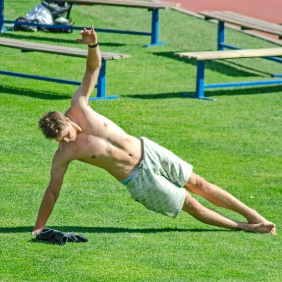 Turkulaisstadionilla hellepäivänä treenanneen Pekan mukana ei näkynyt tällä kertaa tyttöystävää. Turkulaisstadionilla hellepäivänä treenanneen Pekan mukana ei näkynyt tällä kertaa tyttöystävää.