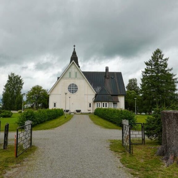 Lauri Marin siunattiin haudanlepoon viime lauantaina Vieremän kauniissa, yli satavuotiaassa kirkossa. Lauri Marin siunattiin haudanlepoon viime lauantaina Vieremän kauniissa, yli satavuotiaassa kirkossa.